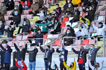 Aficionados del Burgos CF durante un partido en El Plantío. ECB