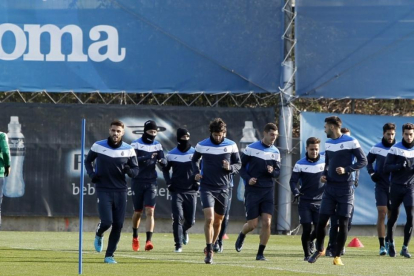 Los jugadores del Espanyol, en un entrenamiento en Sant Adrià.-RCDE