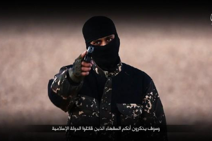 Una imagen del vídeo en el que se ejecuta a cinco supuestos espías difundido por Estado Islámico.-AFP