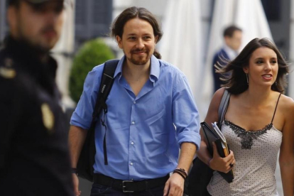 El líder de Podemos, Pablo Iglesias, a su llegada este miércoles al debate de investidura.-AGUSTÍN CATALÁN