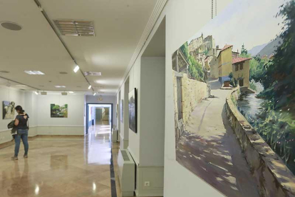 La Sala de Exposiciones del Teatro principal acoge 21 cuadros del Concurso Nacional de Pintura de Frías.-RAÚL OCHOA