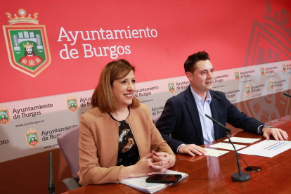 Nuria Barrio y Daniel de la Rosa durante la rueda de prensa de balance del año y del mandato. TOMÁS ALONSO