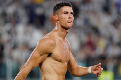 Cristiano Ronaldo, en un partido.-REUTERS / STEFANO RELLANDINI