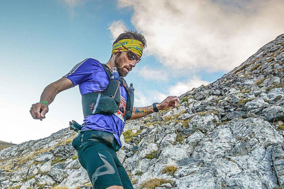 Luis Alberto Hernando en plena acción en una prueba de montaña-Todorunners