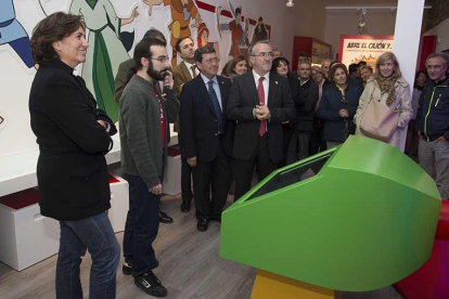 César Rico y Ángel Carretón (centro) durante la inauguración del proyecto de las Cuatro Villas de Amaya.-SANTI OTERO