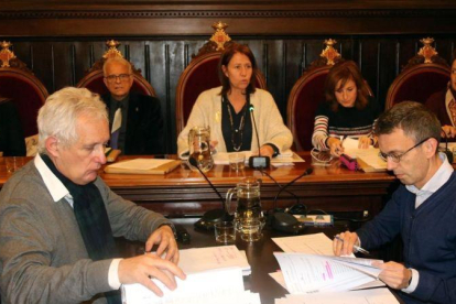 La alcaldesa de Girona, Marta Madrenas, presidiendo el pleno de este lunes 11 de diciembre.-XAVIER PI (ACN)
