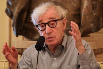 Woody Allen, este martes, en La Scala de Milán.-MATTEO BAZZI (EFE)