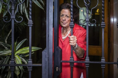 Rita Barberá a la salida de su domicilio en Valencia.-MIGUEL LORENZO