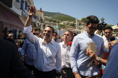 El primer ministro griego, Alexis Tsipras, en su visita a la isla de Ítaca en pasado martes-ANDREA BONETTI
