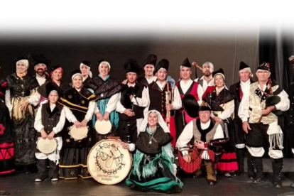El grupo de gaitas y percusión Foles e Ferreñas.-ECB