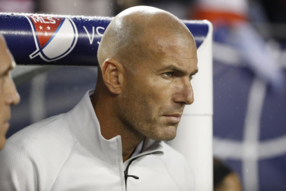 Zidane, en el último partido del Madrid-KAMIL KRZACZYNSKI / EFE