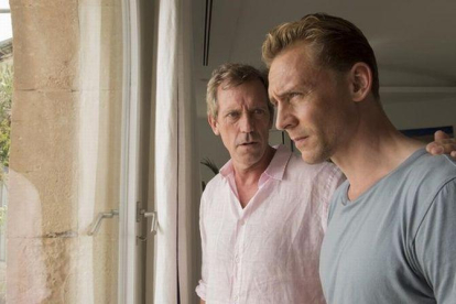 Hugh Laurie y Tom Hiddleston protagonizan la serie 'El infiltrado'.-AMC