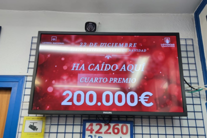 GALERÍA DE FOTOS. En Aranda, lotería Mayte ha repartido una serie del cuarto premio. En total 200.000 euros (20.000 el décimo)