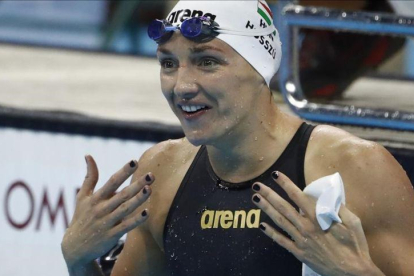 Hosszu reacciona incrédula tras su triunfo en la final de los 100 espalda.-ODD ANDERSEN / AFP
