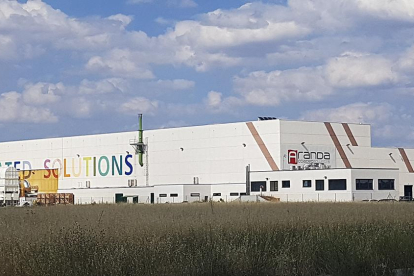 La nueva fábrica se levantará en una parcela que ya ha sido adquirida en el polígono de Prado Marina.-L.V.