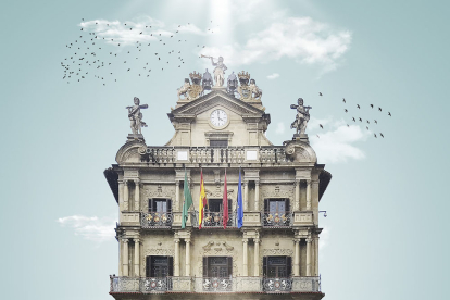 El Ayuntamiento de Pamplona es una de las imágenes icónicas de la campaña.