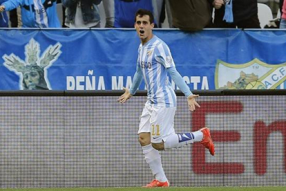 Juanmi celebra su primer gol con el Málaga ante el Córdoba.-Foto:   EFE / JORGE ZAPATA