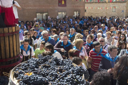 La fiesta permitió a todos los vecinos de la comarca reunirse y disfrutar de la degustación del primer caldo de la zona.-ICAL