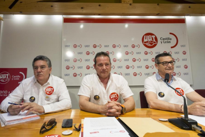 El responsable estatal del sector de Alimentación, Bebidad y Tabaco de FICA-UGT, Sebastián Serena, y el secretario general de la Sección Sindical Estatal de UGT de Lactalis, Juan Carlos Serrano, analizarán la situación actual de Lauki en Valladolid.-ICAL