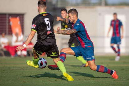Lance del partido entre el Atlético Levante y el Teruel-UD ATLETICO LEVANTE