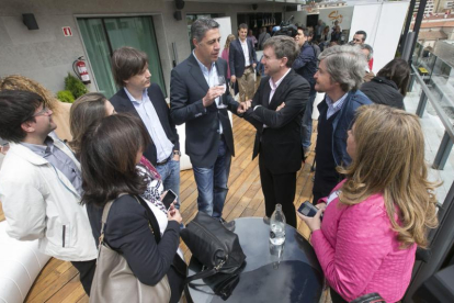 El coordinador del PP de Cataluña, Xavier García Albiol estuvo acompañado de numerosos miembros del PP burgalés.-R. O.