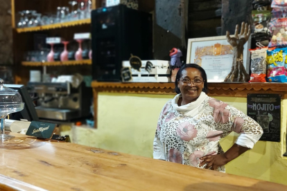 Carmen Cura lleva dos años con el bar de Terrradillos de Esgueva