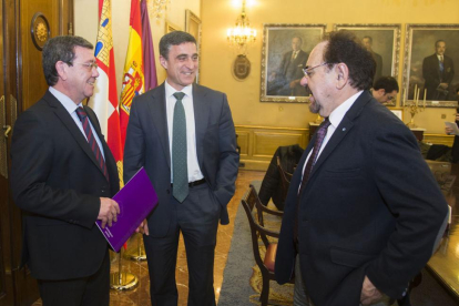 (De izq. a dch.) César Rico con Rafael Barbero y Ángel Guerra.-ECB