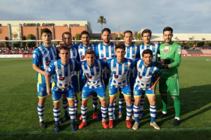 Formación titular de la Arandina en el partido disputado ayer en La Nucía.-TWITTER / @ARANDINACF
