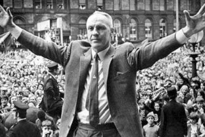 Bill Shankly, en una recepción en Liverpool tras conquistar un título.-ARCHIVO EP
