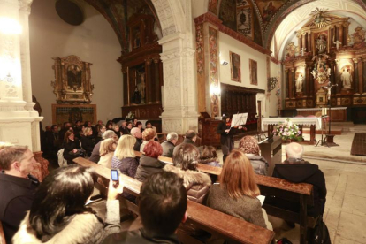 La violinista Kyoko Higashioji, en la iglesia del Hospital del Rey, durante el concierto de alumnos con el que la Universidad de Burgos se suma a la fiesta de los músicos.-Raúl Ochoa