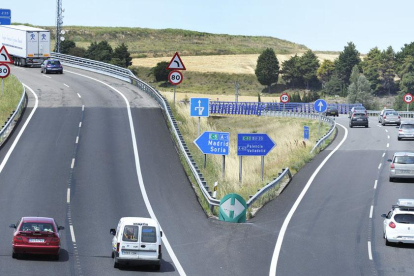 Las autovías A-1 y A-62,que conducen a Madrid y Valladolid, respectivamente, pertenecen a la red del Estado y estarían afectadas si se acuerda aplicar un copago.-ISRAEL L. MURILLO