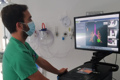 El HUBU potencia las técnicas diagnósticas en neumología con un broncoscopio de navegación electromagnética. ECB