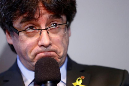 Carles Puigdemont, en una rueda de prensa en Berlín-HANNIBAL HANSCHKE (REUTERS)