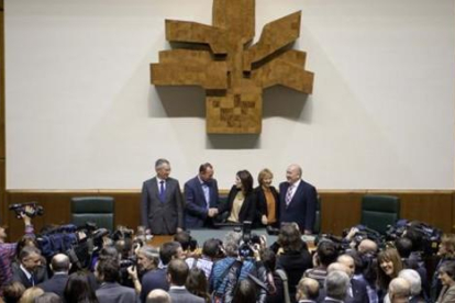 El próximo Parlamento vasco necesitaría del acuerdo de tres fuerzas políticas para poder alcanzar la mayoría absoluta.-EFE / ADRIÁN RUIZ DE HIERRO
