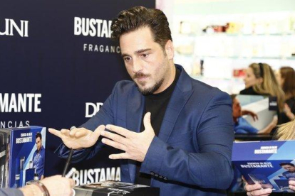El cantante David Bustamante, el viernes, en Madrid, durante la firma de su perfume ’Bustamante’.-