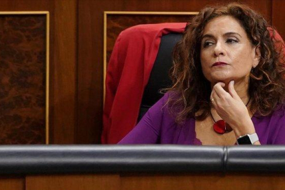 La ministra de Hacienda, María Jesús Montero, en el Congreso de los Diputados.-JOSÉ LUIS ROCA