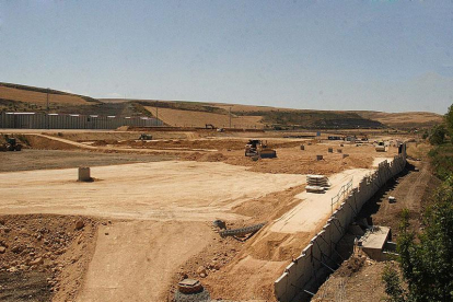 Está primera fase consiste en la urbanización de los primeros 60.000 metros de la Telof.-G. G.