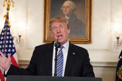 Trump habla sobre el tiroteo de Florida, en la Casa Blanca, el 15 de febrero.-/ AFP / MANDEL NGAN