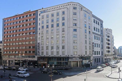 El hotel Almirante Bonifaz, en pleno centro de Burgos, interesa al grupo Barceló.-RAÚL G. OCHOA