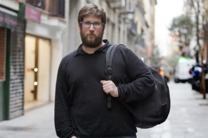 Miguel Urbán, líder anticapitalista en el barrio de Lavapiés, en Madrid.-JUAN MANUEL PRATS
