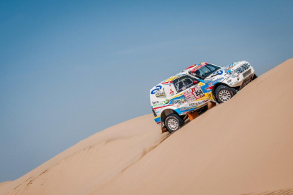 Gutiérrez supera una duna durante una etapa en suelo peruano.-DKR RAID SERVICE