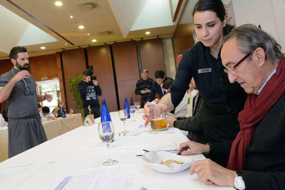 Instante del concurso de cocidos celebrado en la pasada edición de ‘Burgos entre cucharas’.-ICAL