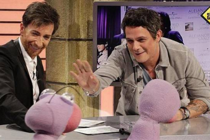Pablo Motos y Alejandro Sanz, en 'El hormiguero'.-ARCHIVO