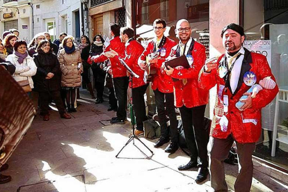En lo carnavales de 2016 cantaron por las calles de Burgos la chirigota ‘Vamos a llevarnos bien’.-ECB