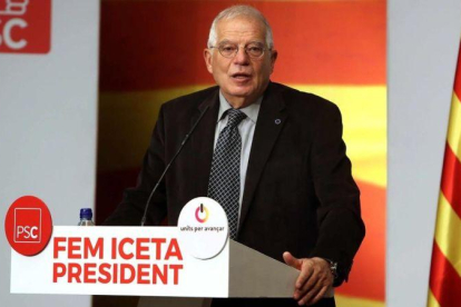 Josep Borrell, en un acto de campaña del PSC.-TONI ALBIR (EFE)