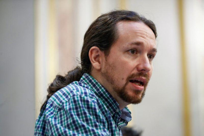 Pablo Iglesias, durante una rueda de prensa.-EMILIO NARANJO (EFE)El Grupo Popular en el Senado llamará a declarar al líder de Podemos, Pablo Iglesias, a la comisión de investigación del Senado sobre la financiación de los partidos políticos, en la que planea citarle antes de final de año para que ex