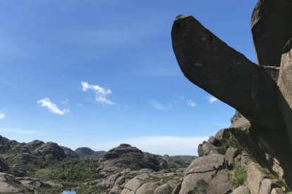 La roca 'Trollpikken', en Egersund, antes de ser objeto de vandalismo.-INGE AALBU