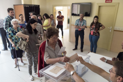 Gran afluencia de votantes en los municipios salmantinos como el de Cabrreizos-ICAL