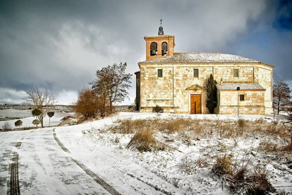 Iglesia de Villariezo, dedicada a San Pedro de Cátedra, en la parte más alta de la localidad.-GRdA