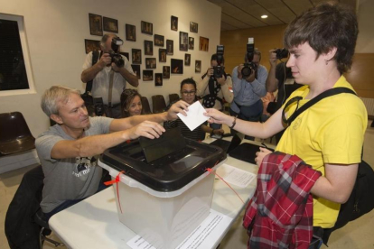 Votaciones en el IES Martí i Franques de Tarragona.-JOAN REVILLAS